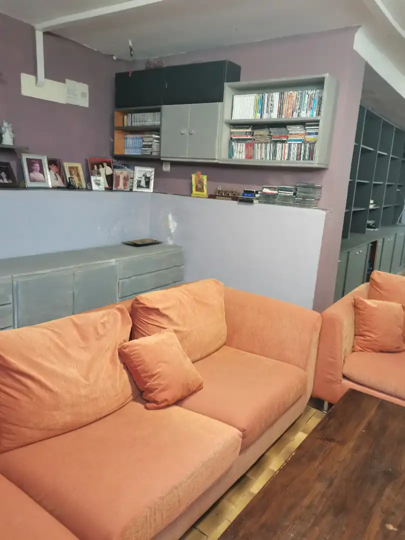 Sala d'estar de Casa o xalet en venda en Málaga amb Calefacció, Jardí privat i Parquet
