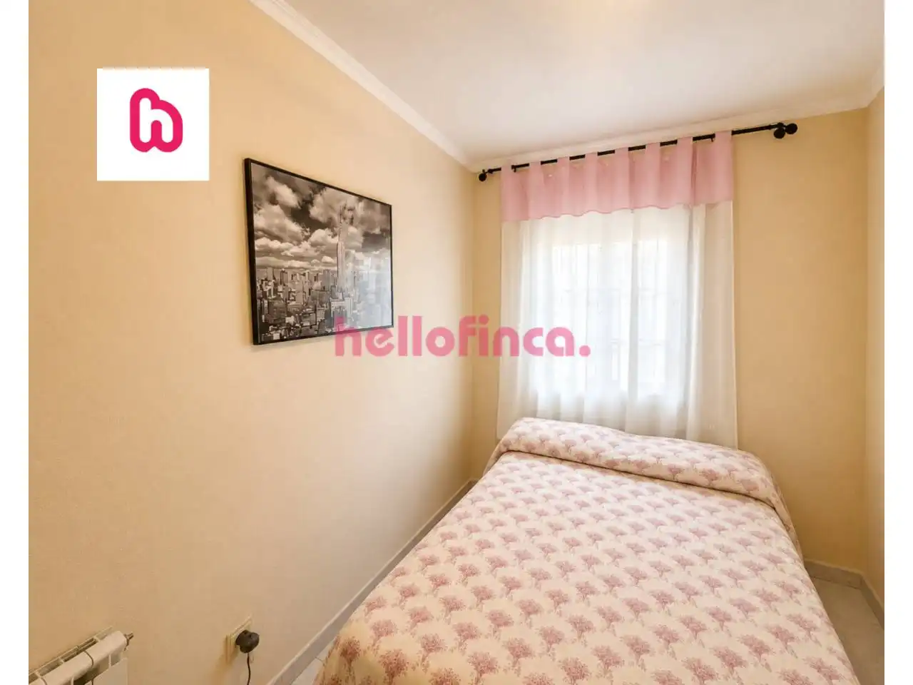 Habitación de Casa adosada en venta en Santa Perpètua de Mogoda con Aire acondicionado, Calefacción y Terraza