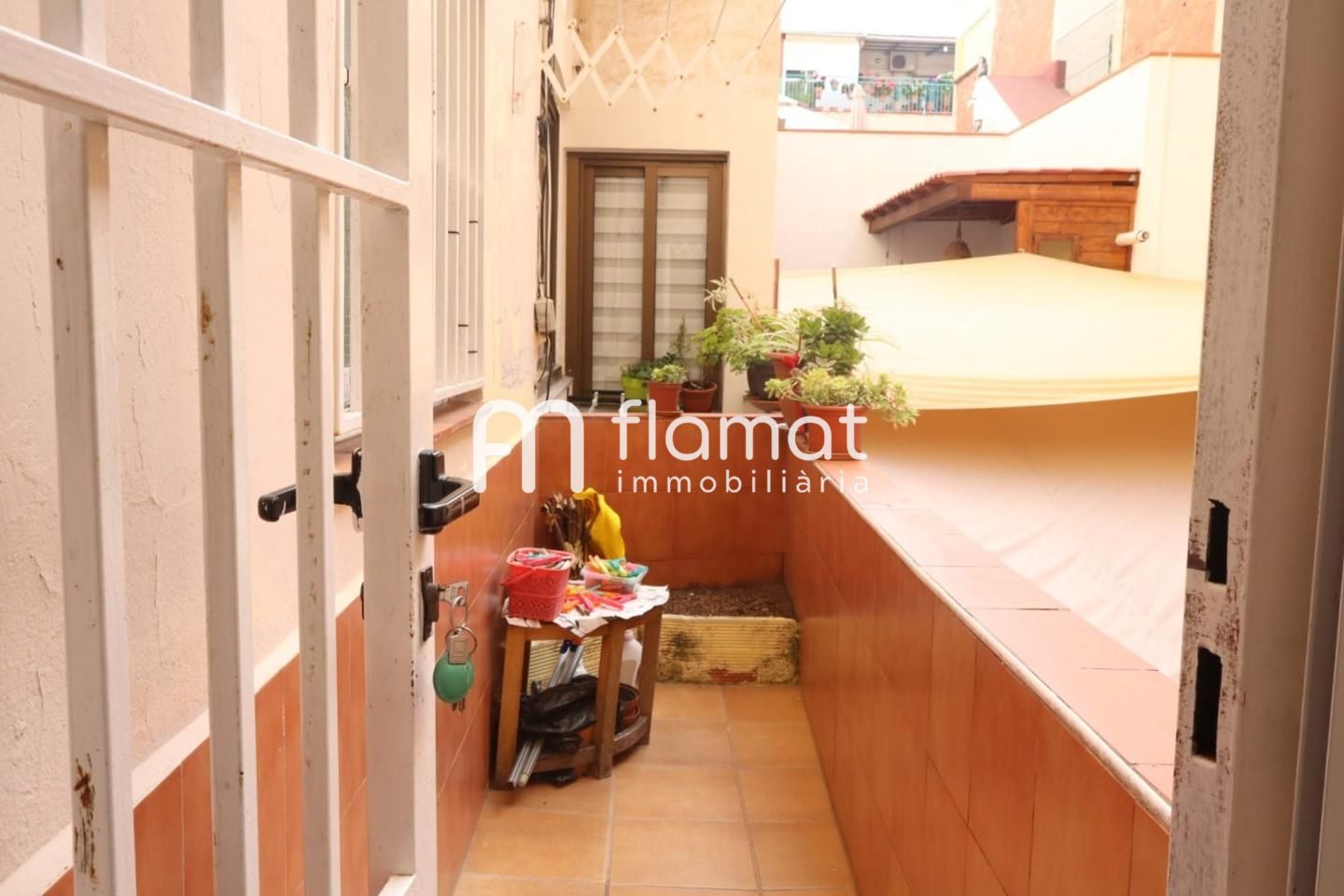 Exterior view of Planta baja for sale in Santa Coloma de Gramenet  with Balcony
