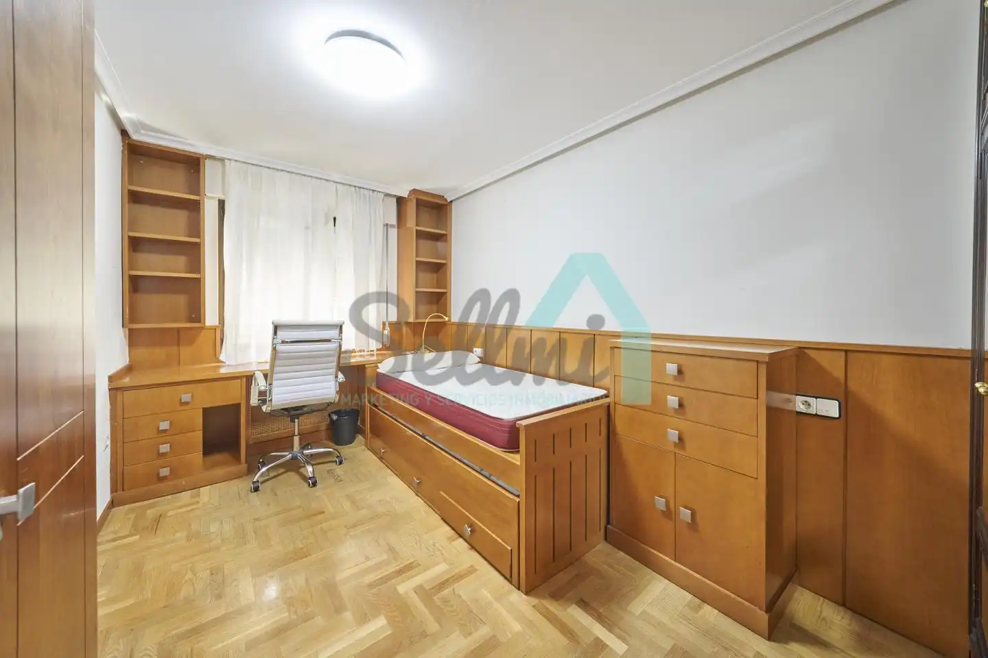 Flat for rent in Félix Aramburu, Auditorio - Seminario - Parque de Invierno