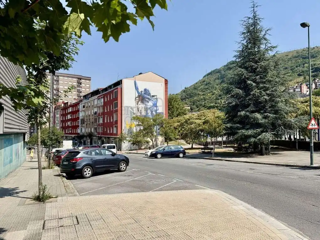 Außenansicht von Wohnung zum Verkauf in Bilbao  mit Heizung und Balkon