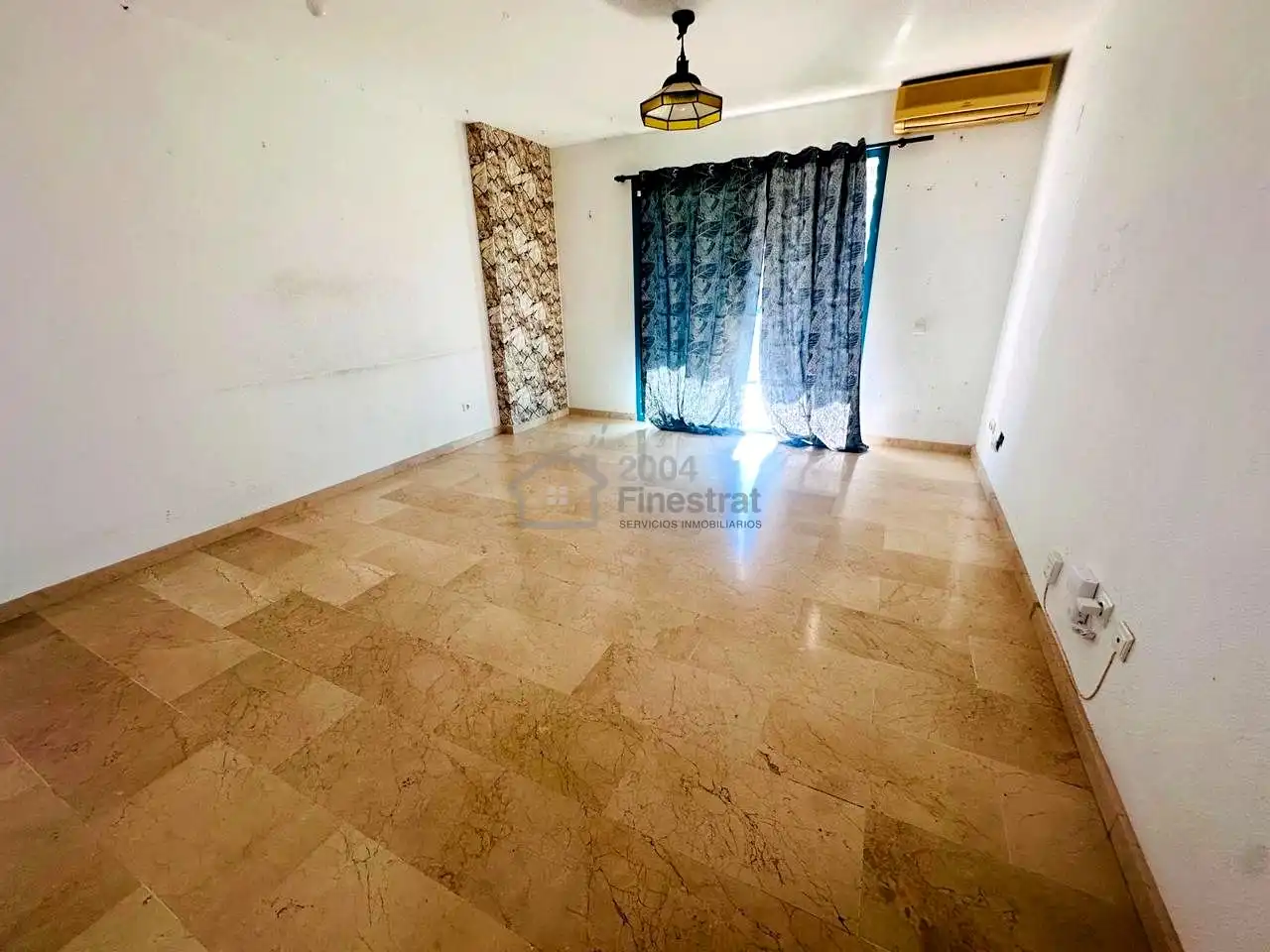 Sala de estar de Apartamento en venta en Benidorm con Terraza y Alarma