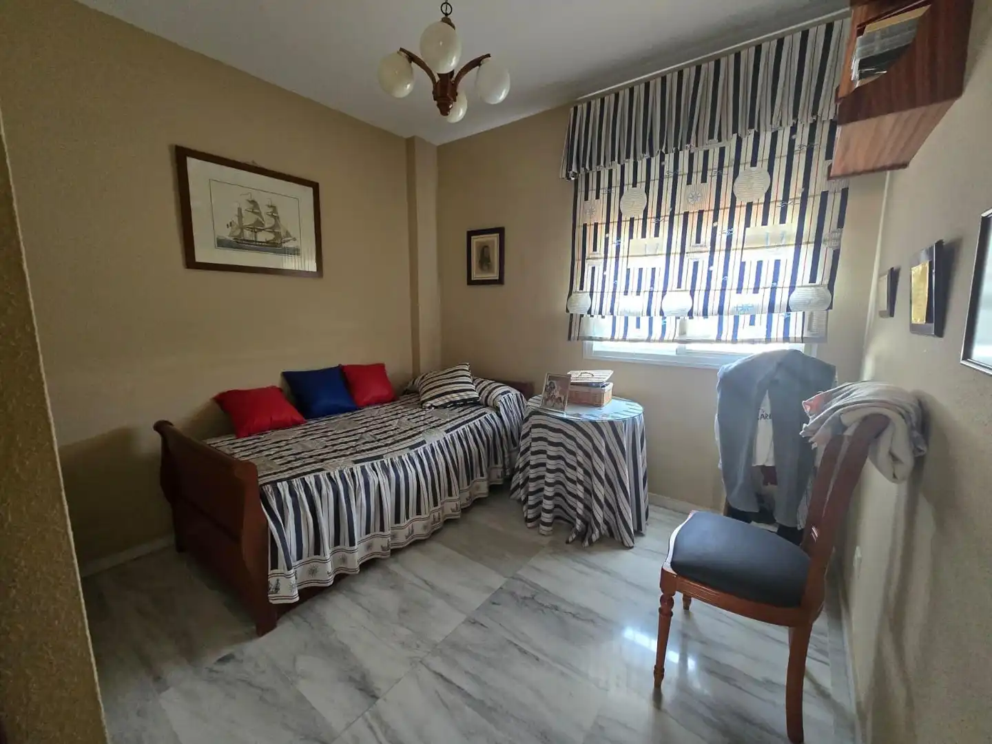 Habitación de Casa adosada en venta en Castilleja de la Cuesta con Aire acondicionado, Trastero y Balcón