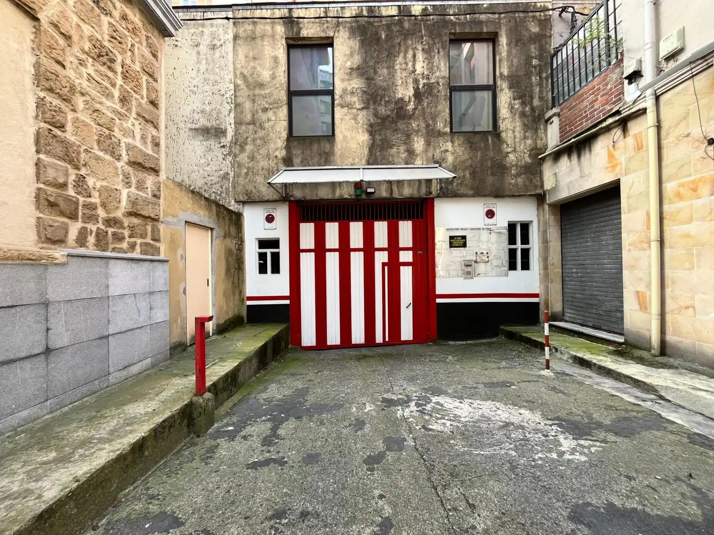 Außenansicht von Garage zum Verkauf in Basauri 