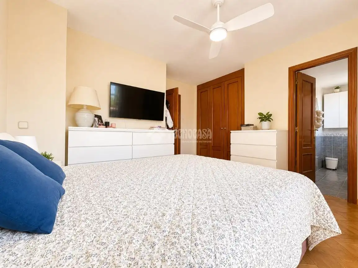 Habitación de Casa adosada en venta en Alcalá de Henares con Aire acondicionado, Calefacción y Parquet