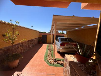 Jardí de Casa o xalet en venda en Manzanares amb Moblat