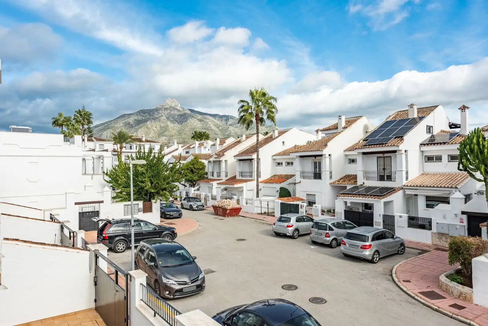 Vista exterior de Casa adosada en venta en Marbella con Aire acondicionado, Terraza y Internet