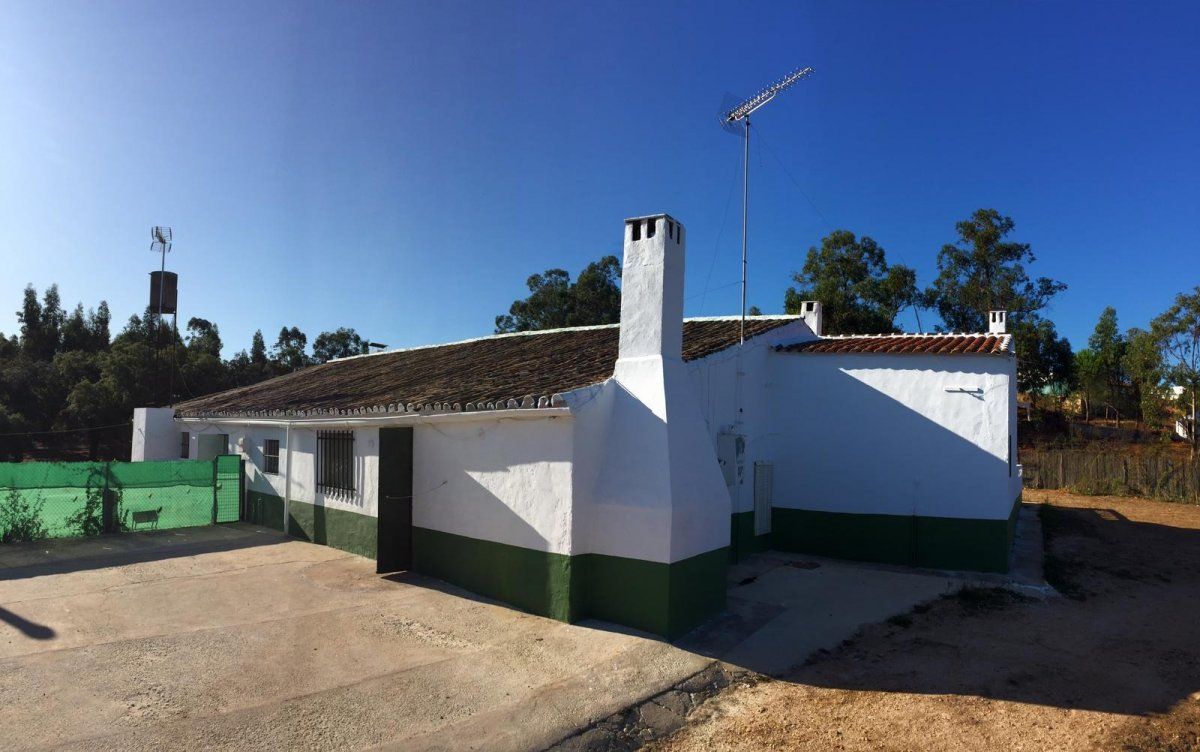 Exterior view of Country house for sale in Valverde del Camino  with Heating
