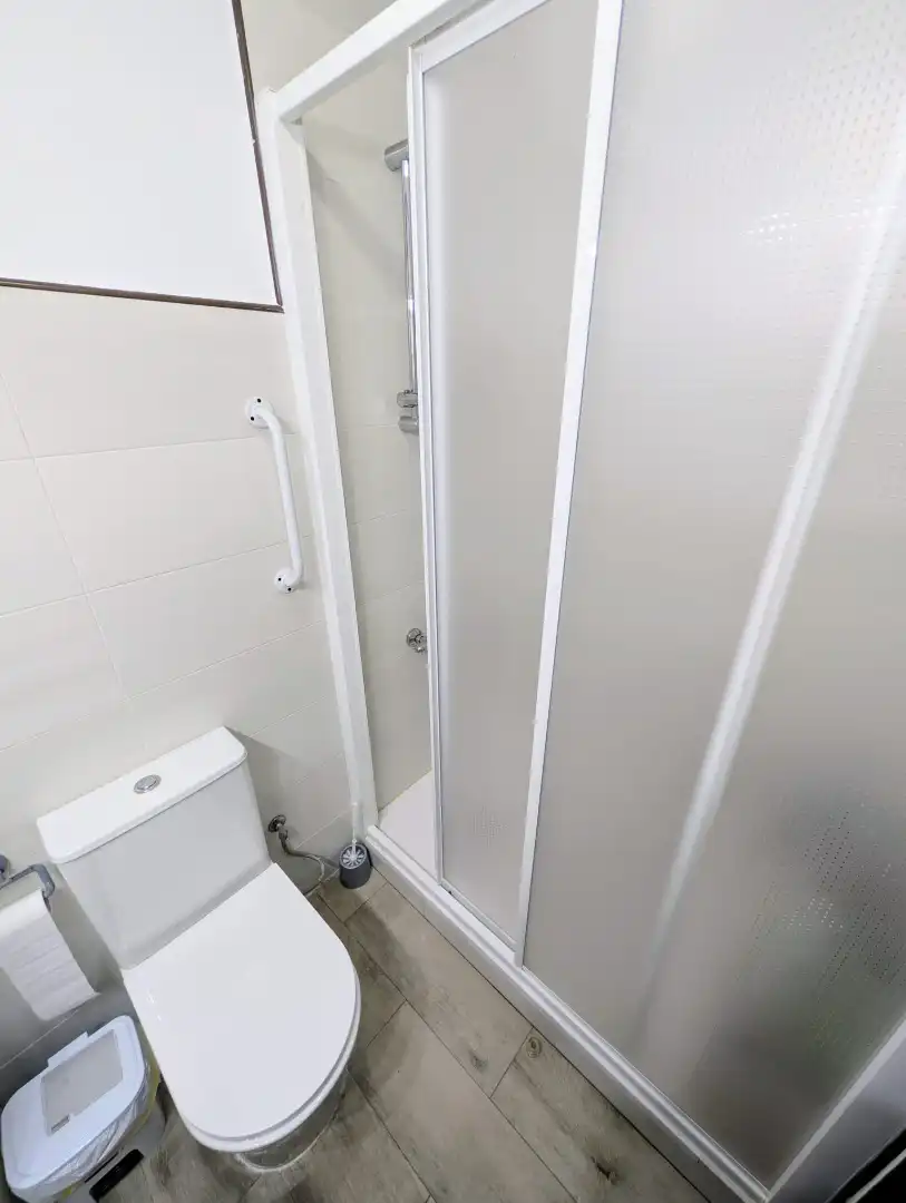 Bathroom of Flat for sale in Sevilla  with Air Conditioner