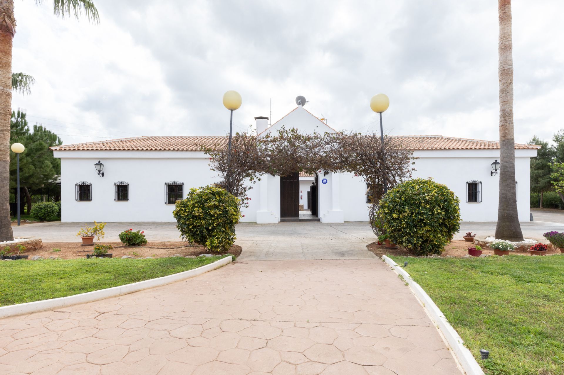 Exterior view of House or chalet for sale in La Vall d'Uixó  with Air Conditioner, Private garden and Terrace