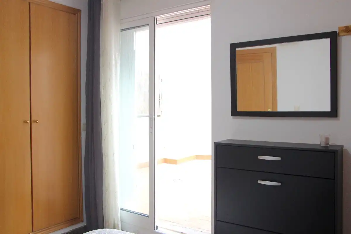 Habitación de Piso de alquiler en Alfara del Patriarca con Terraza y Amueblado