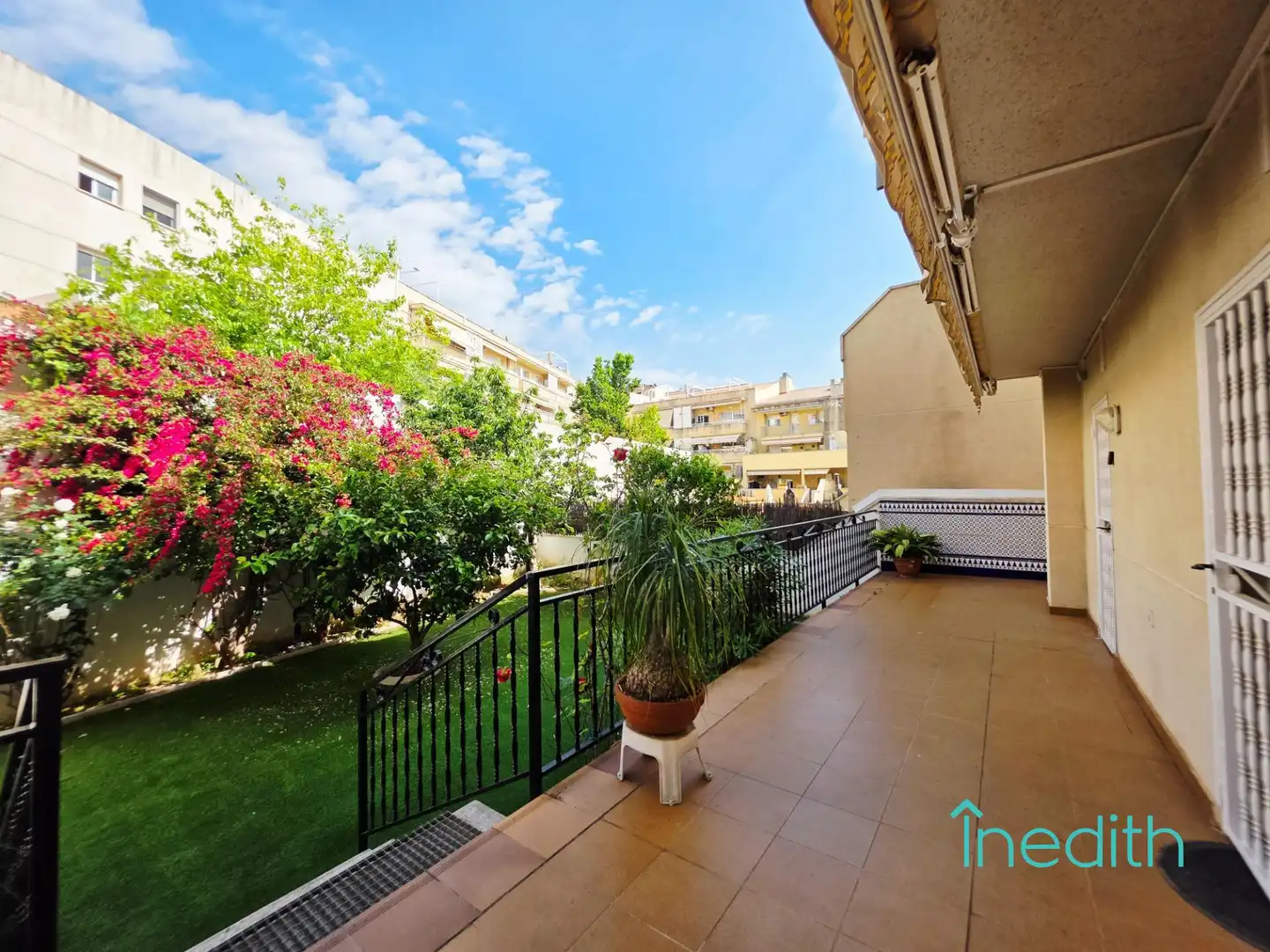 Außenansicht von Wohnung zum Verkauf in Cubelles mit Heizung, Privatgarten und Terrasse