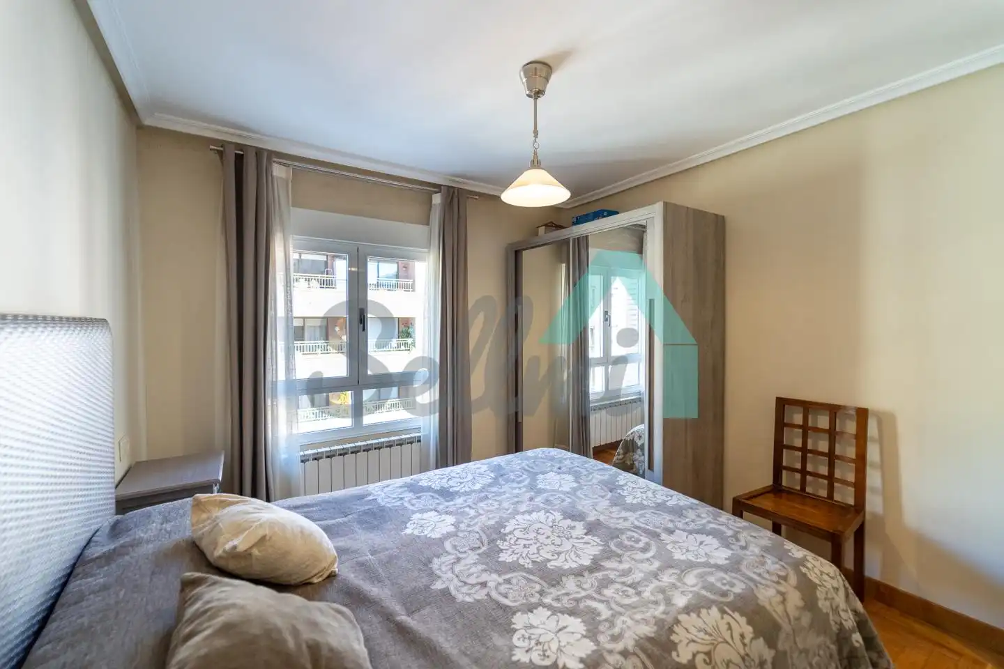 Bedroom of Flat for rent in Oviedo   with Heating, Parquet flooring and Furnished