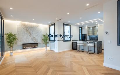 Sala d'estar de Àtic en venda en  Madrid Capital amb Aire condicionat, Calefacció i Parquet