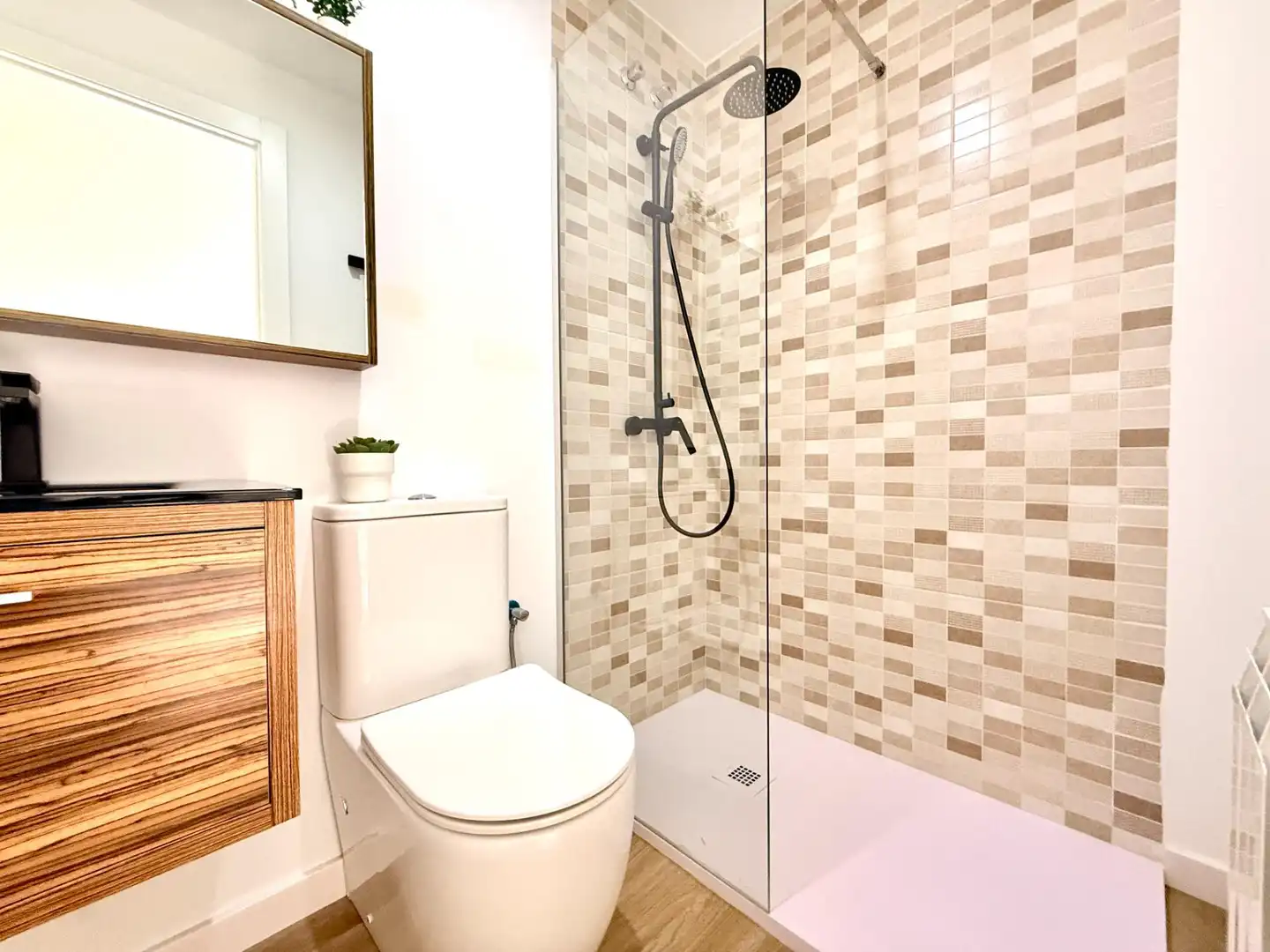 Badezimmer von Dachboden zum Verkauf in Mataró mit Klimaanlage, Heizung und Parkett