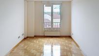 Schlafzimmer von Wohnung zum verkauf in Siero mit Heizung, Parkett und Terrasse