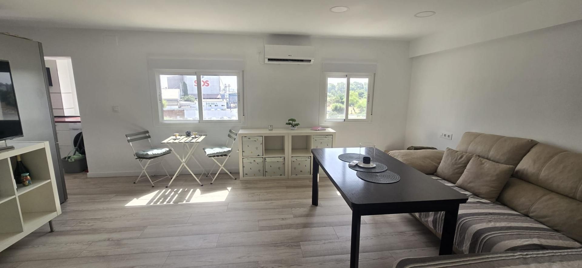 Wohnzimmer von Wohnung miete in San Juan de Aznalfarache mit Terrasse