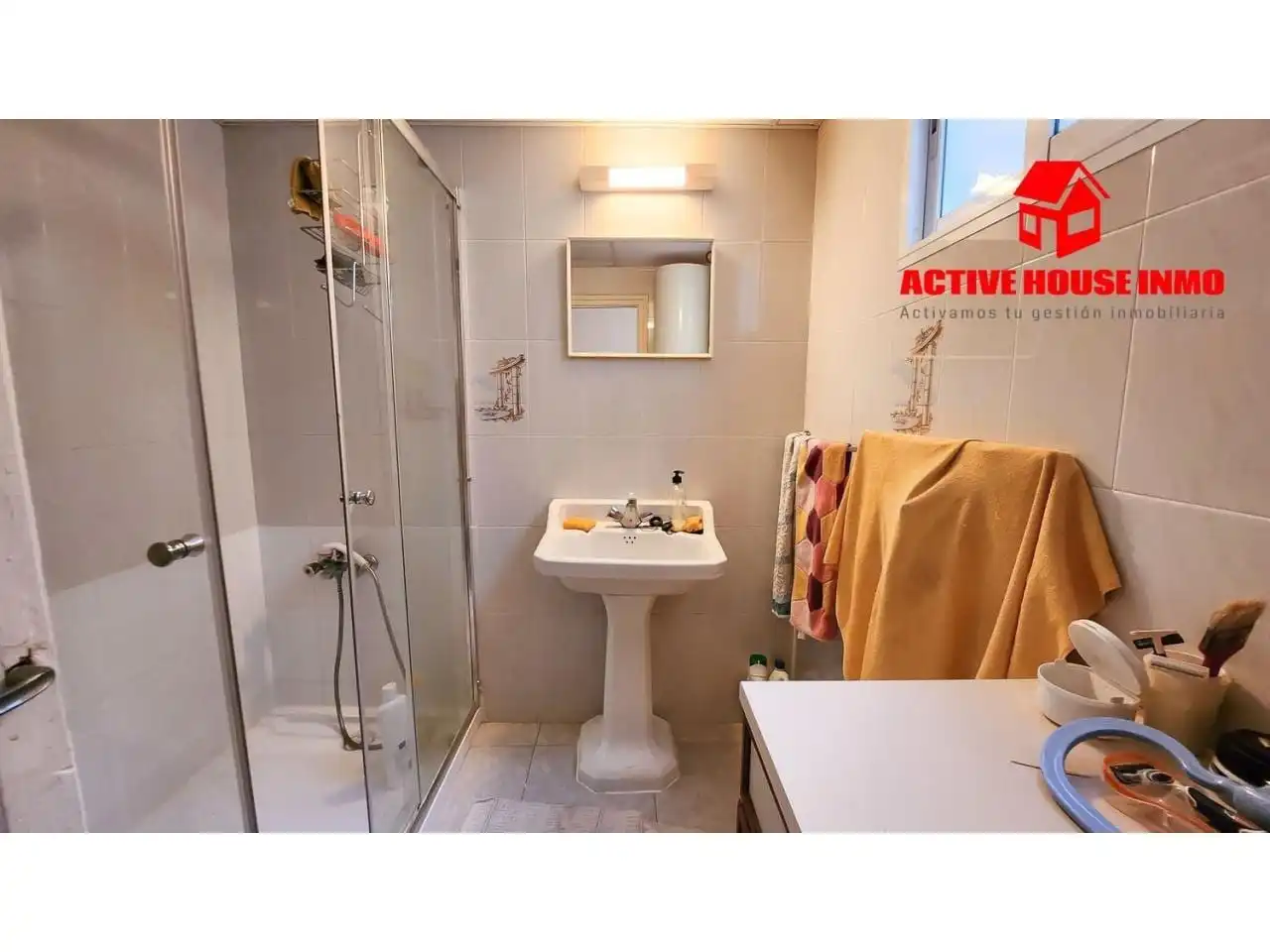 Badezimmer von Einfamilien-Reihenhaus zum Verkauf in La Ràpita mit Klimaanlage, Terrasse und Abstellraum