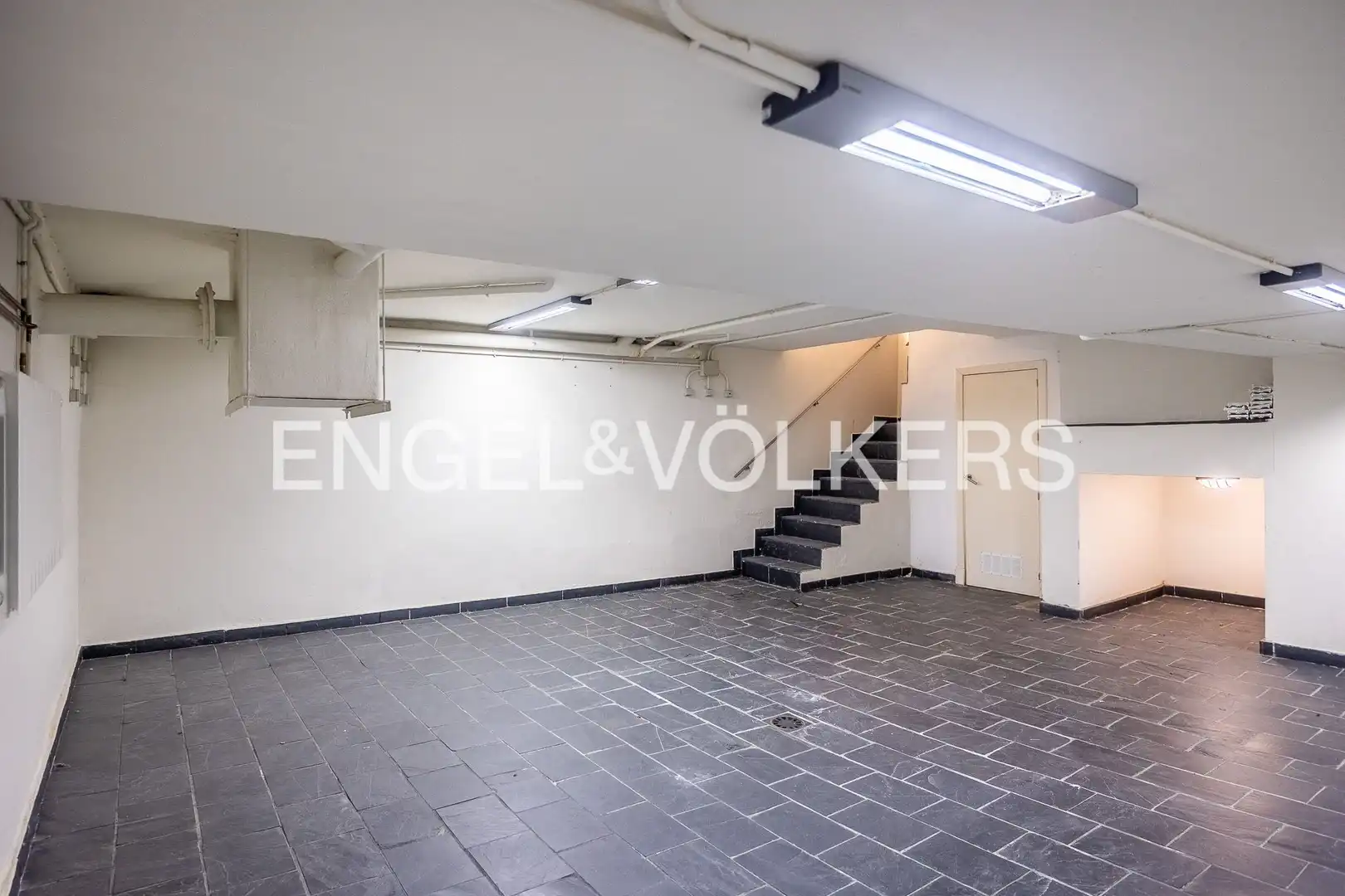 Houses for sale in Sevilla  with Air Conditioner, Heating and Storage room