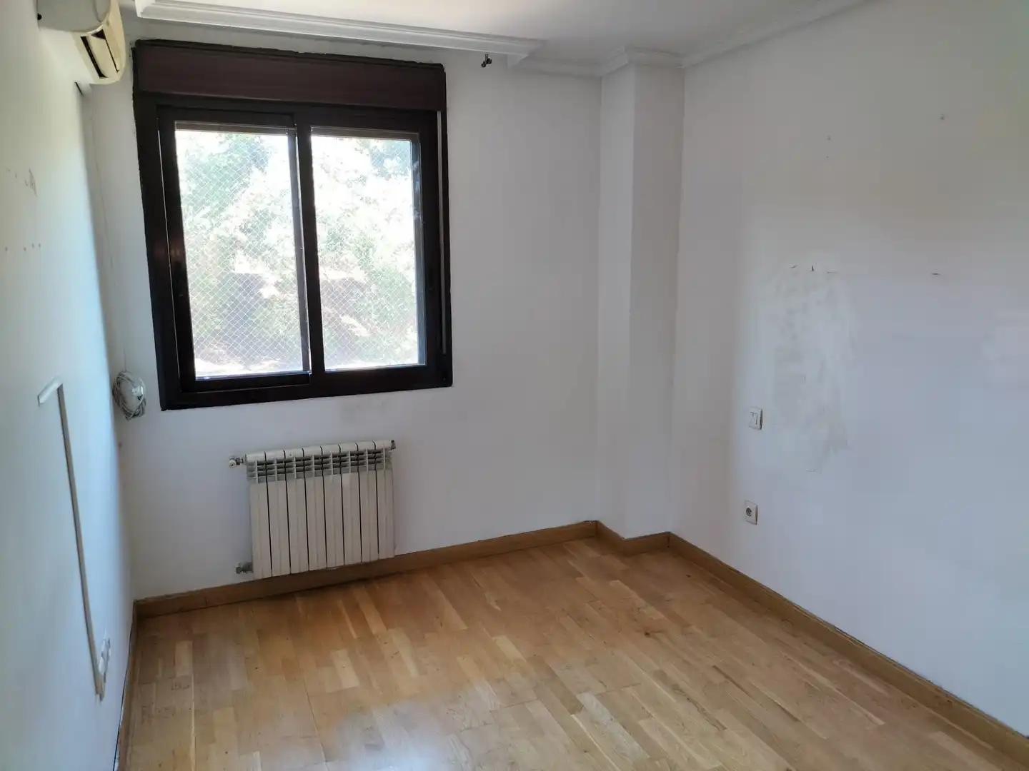 Habitación de Piso en venta en Madrid con Jardín privado, Trastero y Alarma