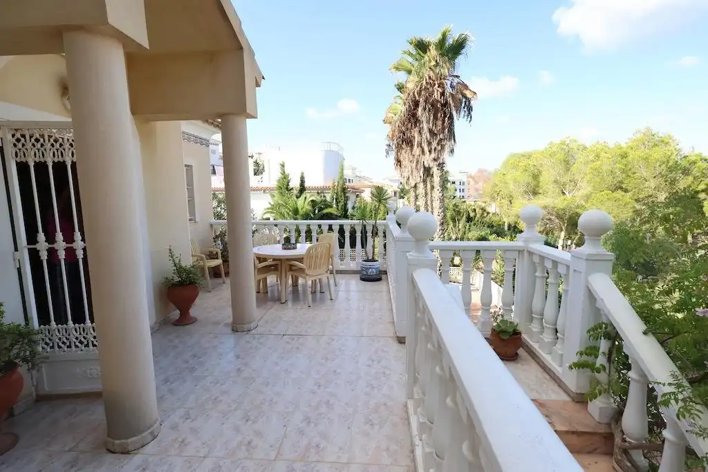 Detached house with pool for sale in Calle LOS PIRINEOS, imagen 2