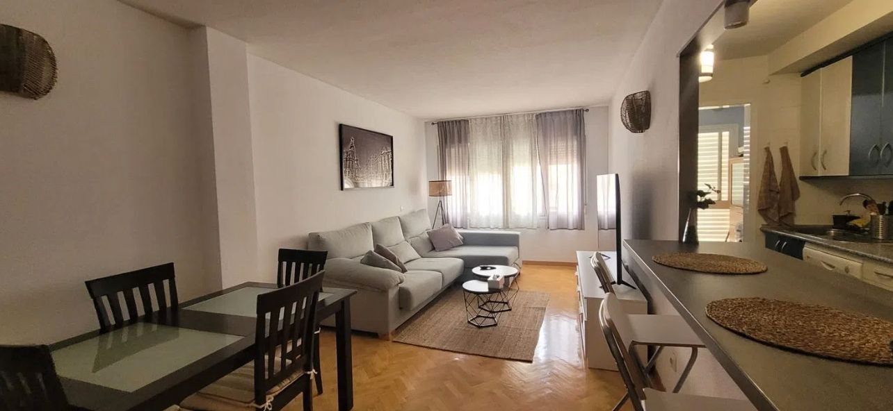 Living room of Flat to rent in  Madrid Capital  with Storage room, Furnished and Community pool