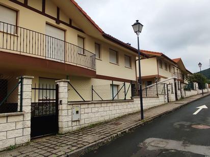 Vista exterior de Casa o xalet en venda en Castro-Urdiales amb Terrassa