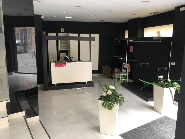 Local comercial en Alquiler en Ceferino Calderón en Inmobiliaria - Barreda