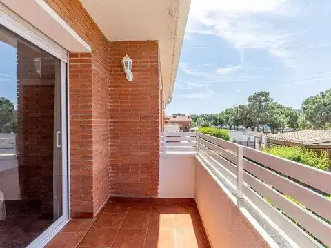Casa aparellada amb terrassa en venda a Carrer Puigmal, imagen 27
