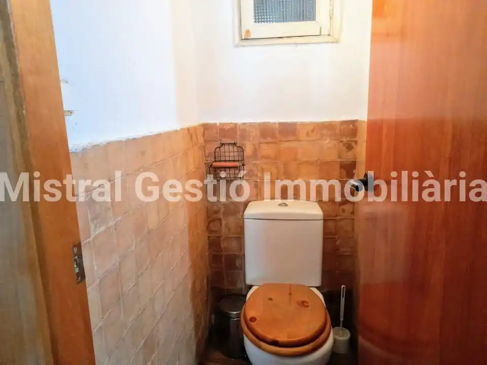Bathroom of Commercial properties for sale in Barcelona