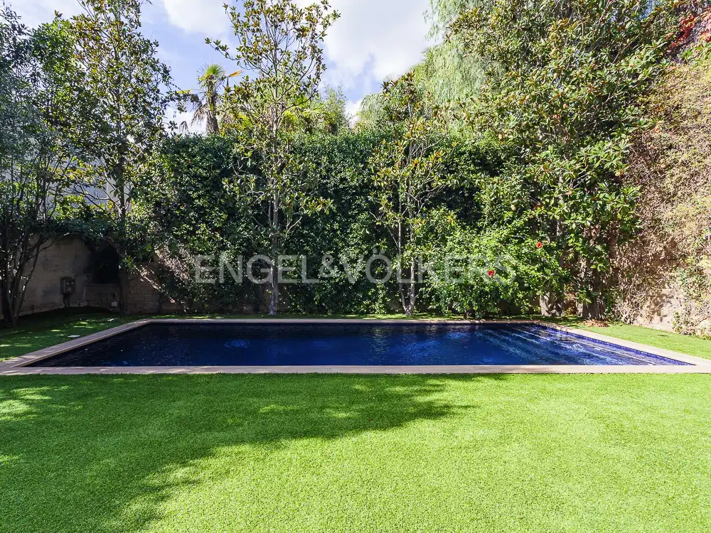 Piscina de Casa o chalet en venta en Barcelona con Aire acondicionado, Calefacción y Jardín privado
