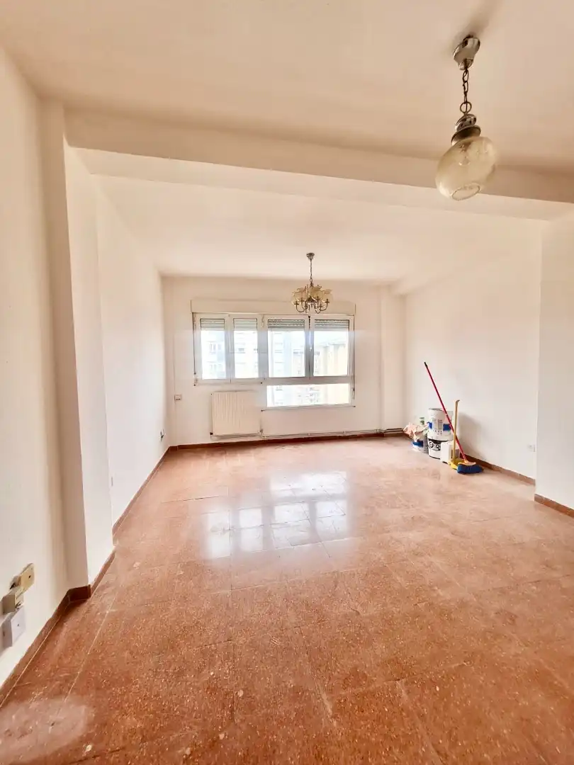 Sala d'estar de Pis en venda en Gijón  amb Jardí privat, Parquet i Traster