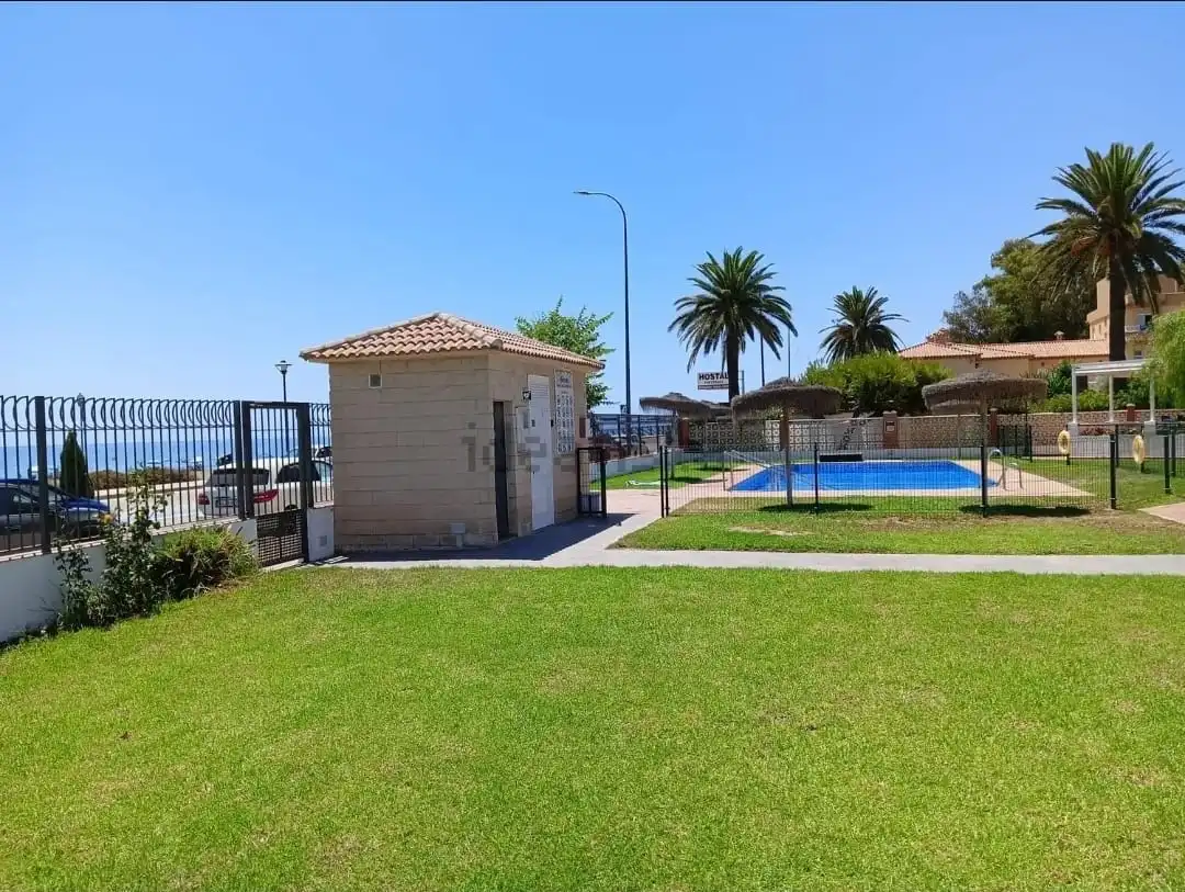 Piscina de Casa o xalet de lloguer en Vélez-Málaga amb Aire condicionat, Terrassa i Moblat