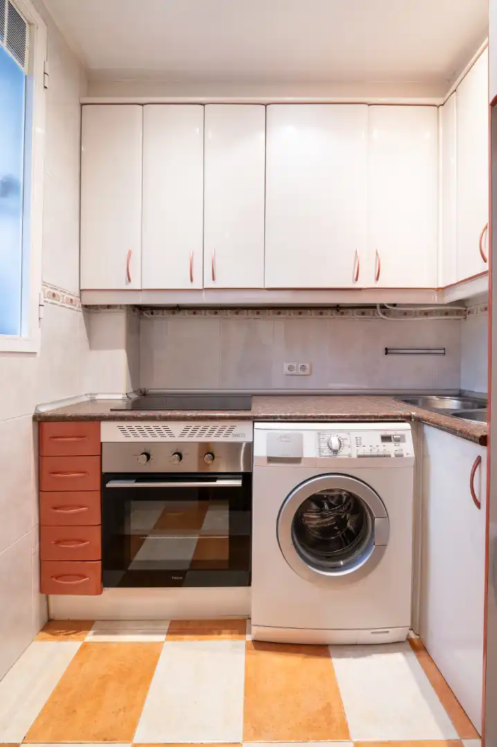 Kitchen of Flat for rent in Madrid  with Air Conditioner, Heating and Parquet flooring