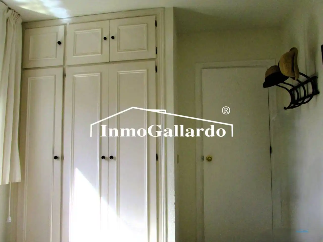 Dormitori de Casa adosada en venda en Rincón de la Victoria amb Jardí privat, Terrassa i Piscina comunitària