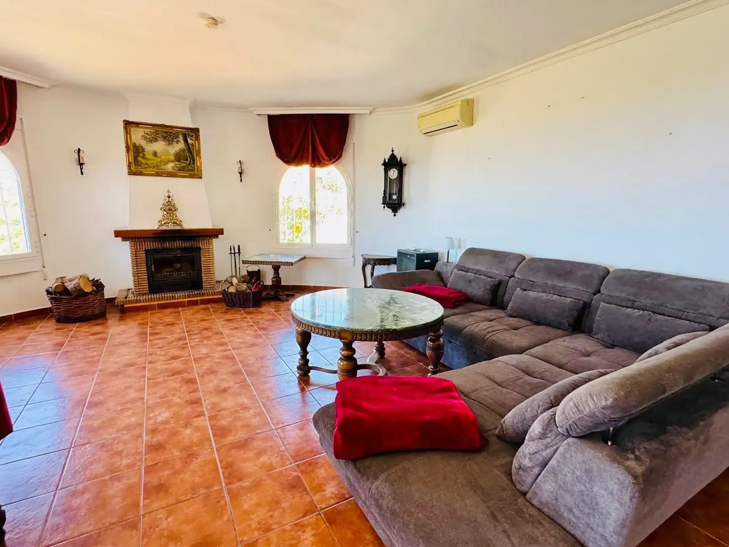 Sala d'estar de Casa o xalet en venda en Arenas amb Aire condicionat, Jardí privat i Traster