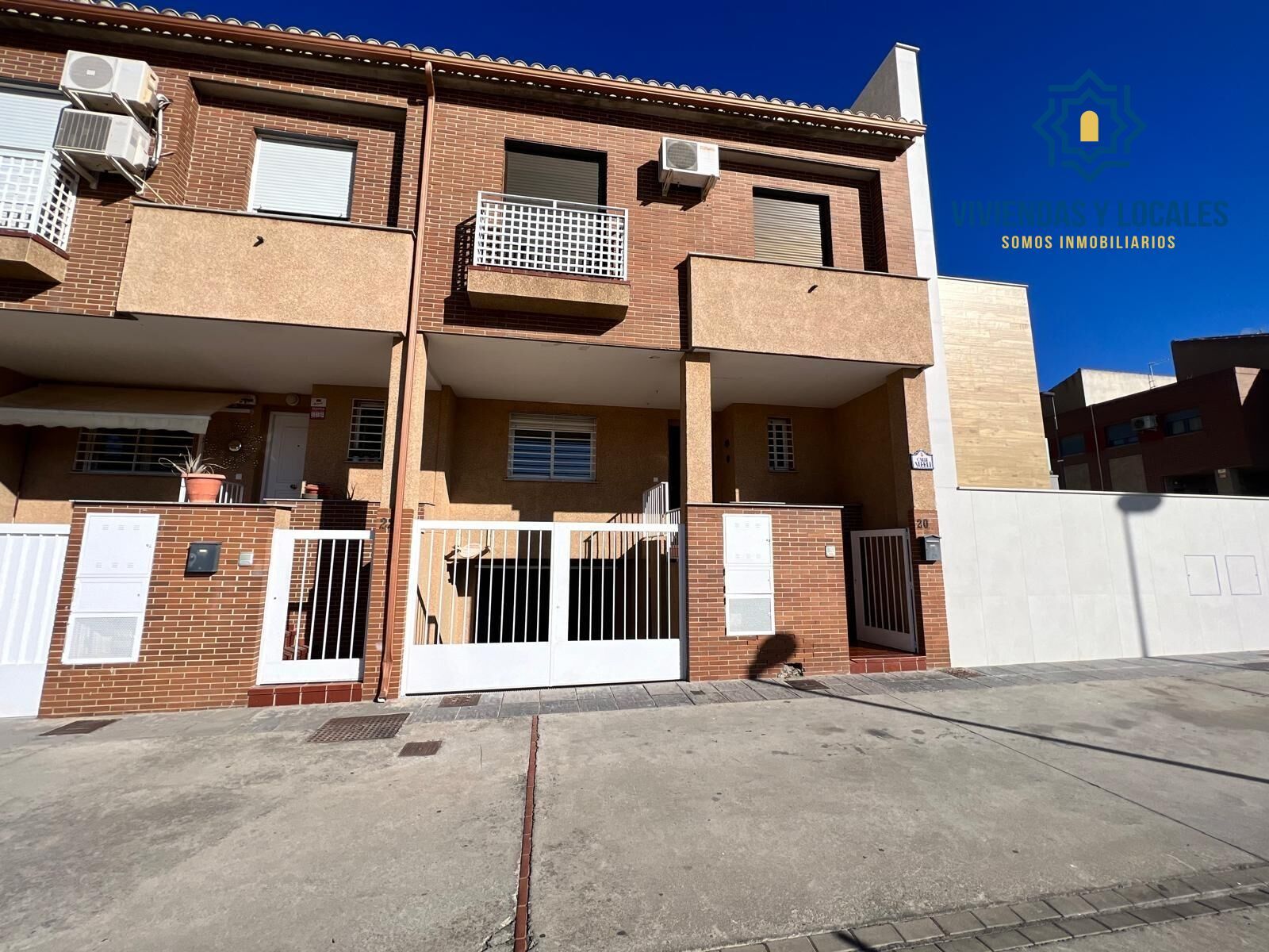 Exterior view of Single-family semi-detached to rent in Armilla  with Air Conditioner and Terrace