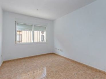 Bajo con ascensor en venta en Calle la Lapa 45