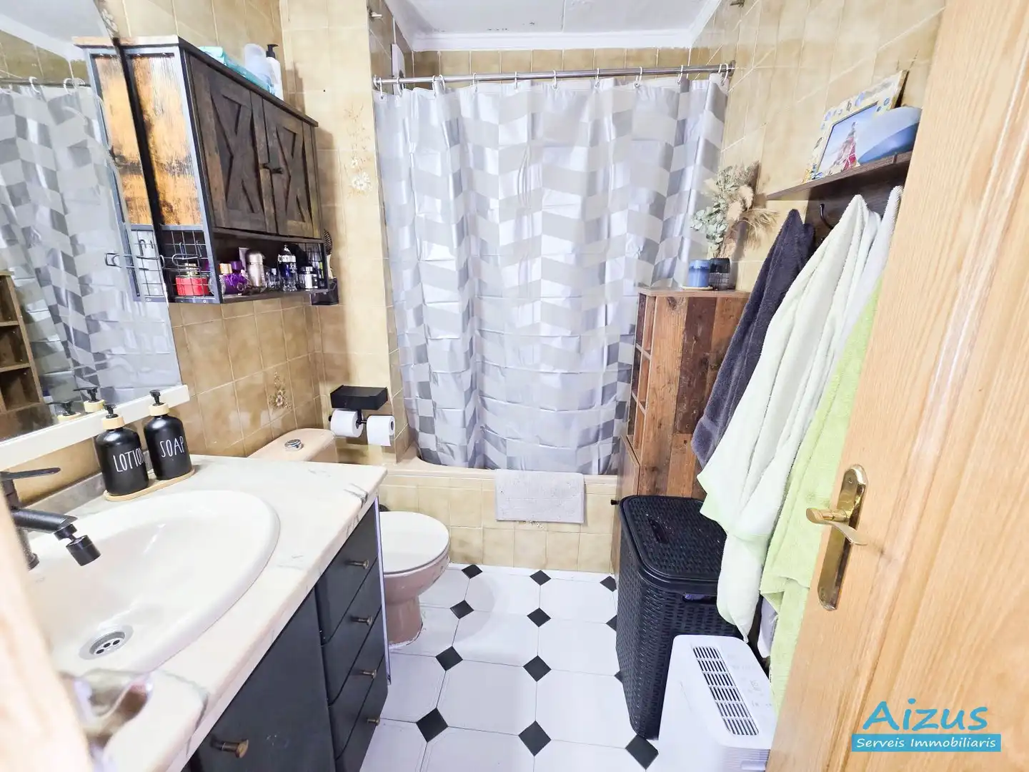 Baño de Piso en venta en Ripollet con Aire acondicionado, Horno y Balcón