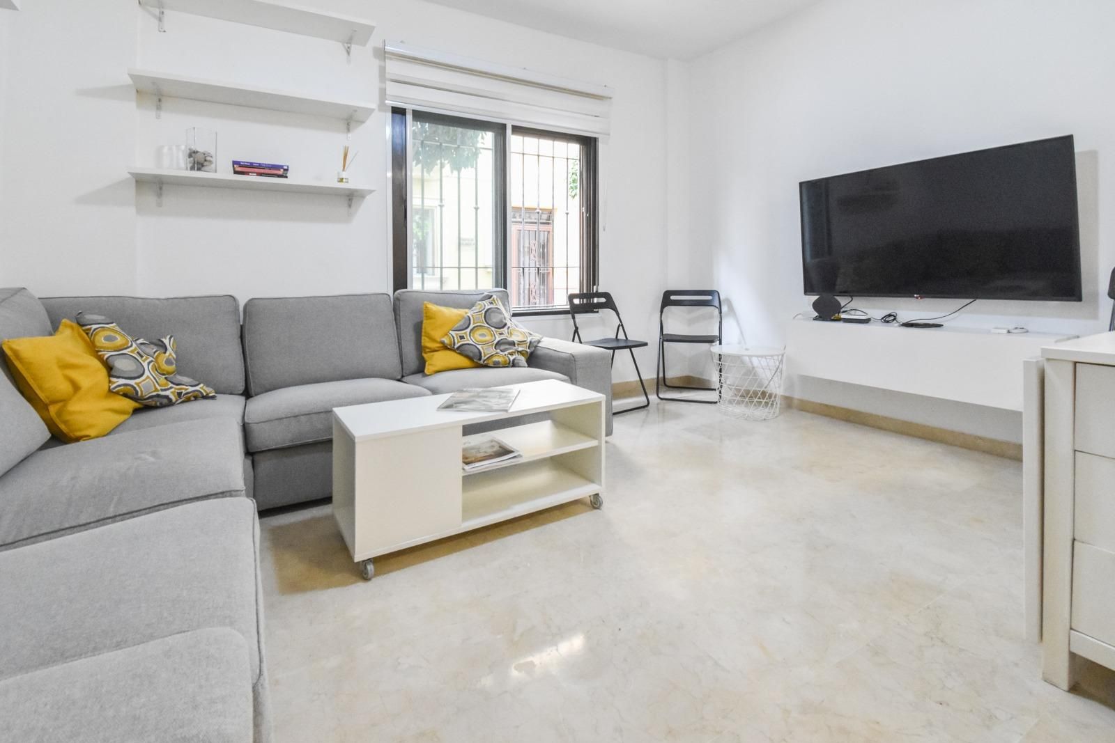 Sala d'estar de Planta baixa de lloguer en Fuengirola amb Aire condicionat i Calefacció