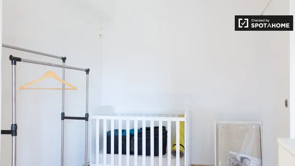 Dormitori de Apartament per a compartir en Barcelona amb Aire condicionat, Calefacció i Terrassa