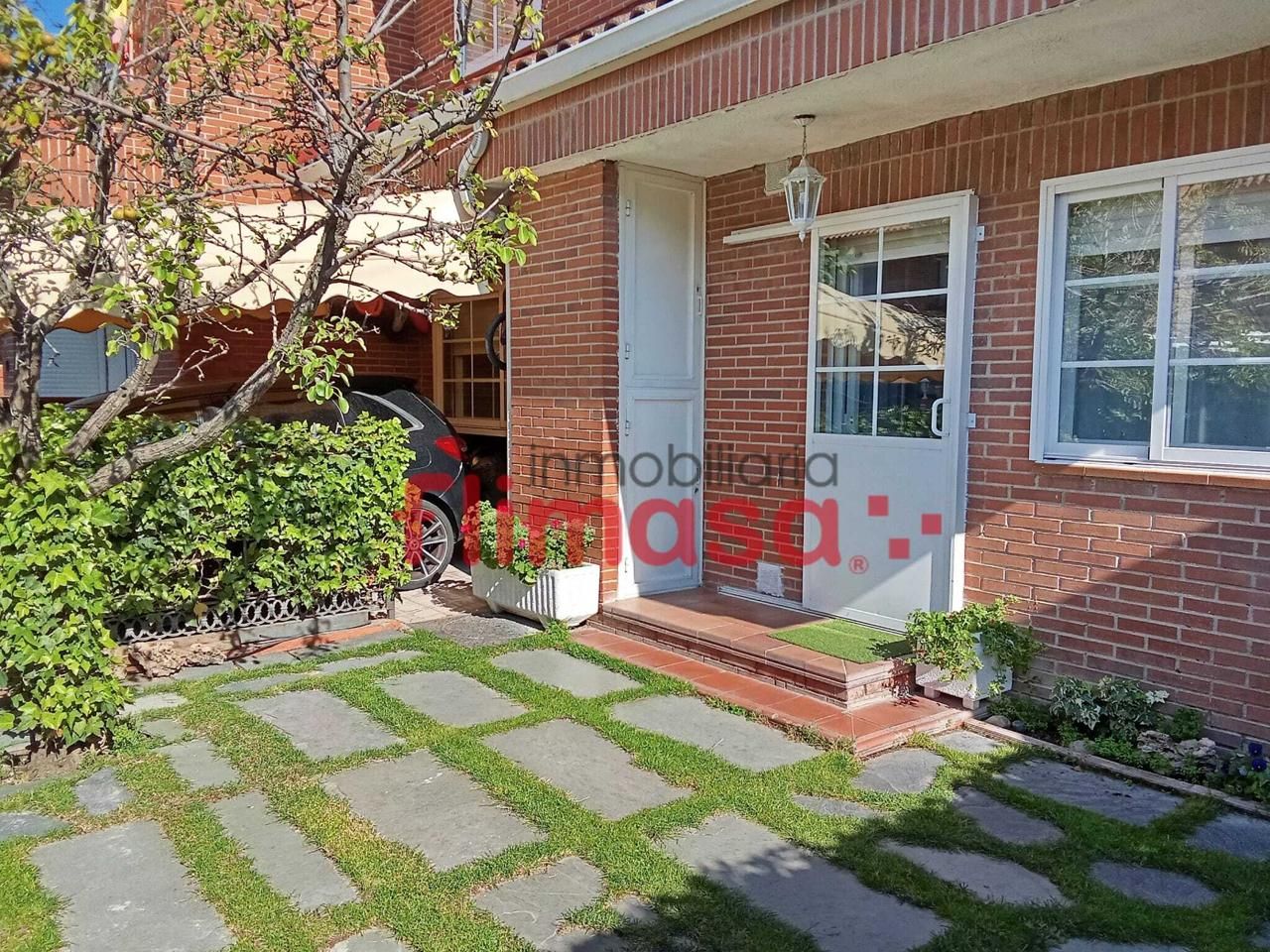 Vista exterior de Casa o xalet en venda en Villaviciosa de Odón amb Jardí privat i Terrassa