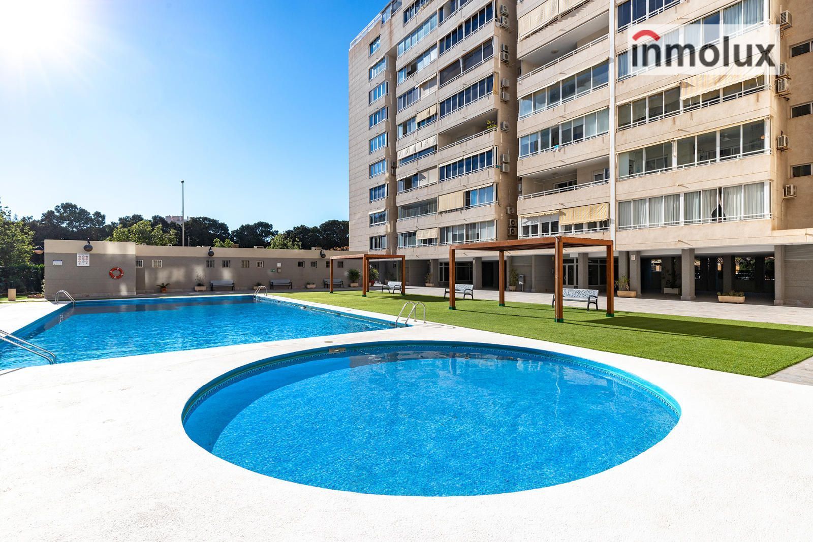 Piscina de Pis en venda en Alicante / Alacant amb Terrassa, Piscina i Piscina comunitària