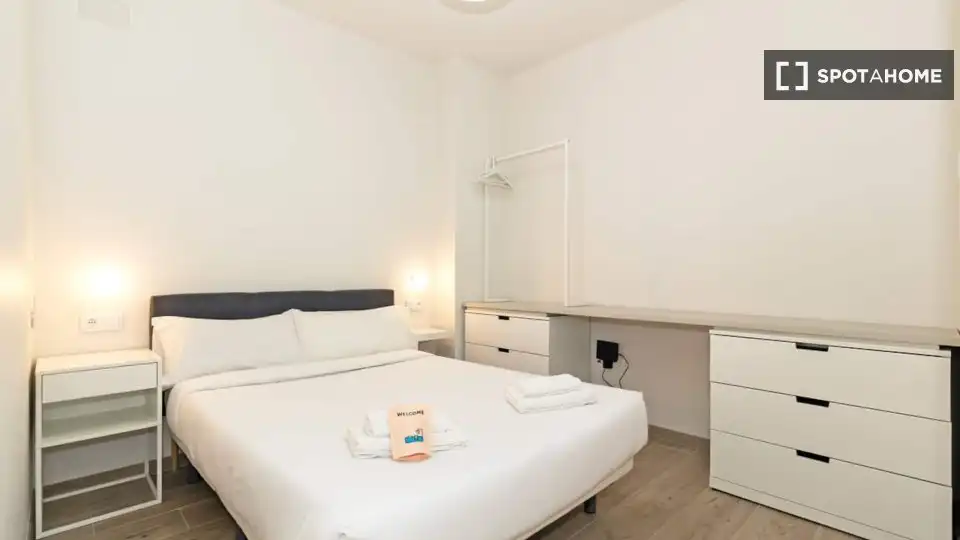 Habitación de Piso de alquiler en Valencia con Aire acondicionado, Calefacción y Amueblado