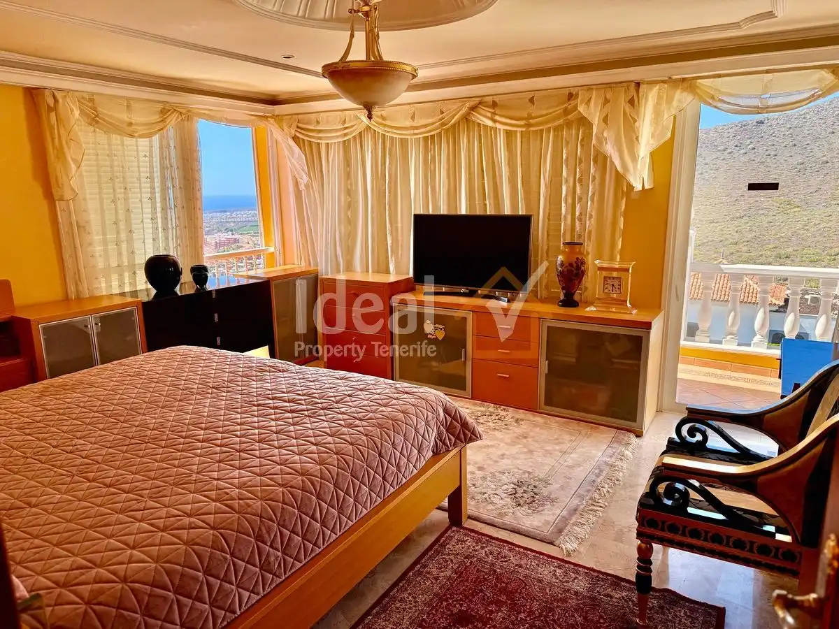 Detached house with pool for sale in Costa Adeje, imagen 10