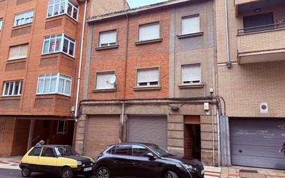 Exterior view of House or chalet for sale in León Capital 