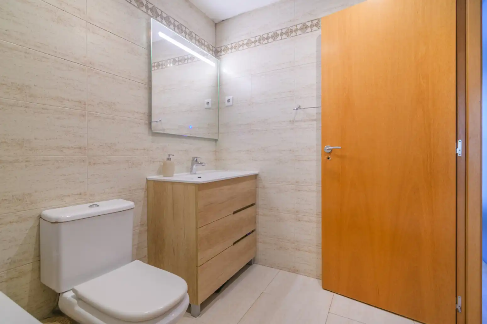 Baño de Ático en venta en Sant Boi de Llobregat con Aire acondicionado, Calefacción y Parquet