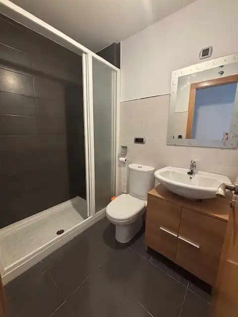 Baño de Apartamento de alquiler en Narón con Calefacción, Parquet y Trastero