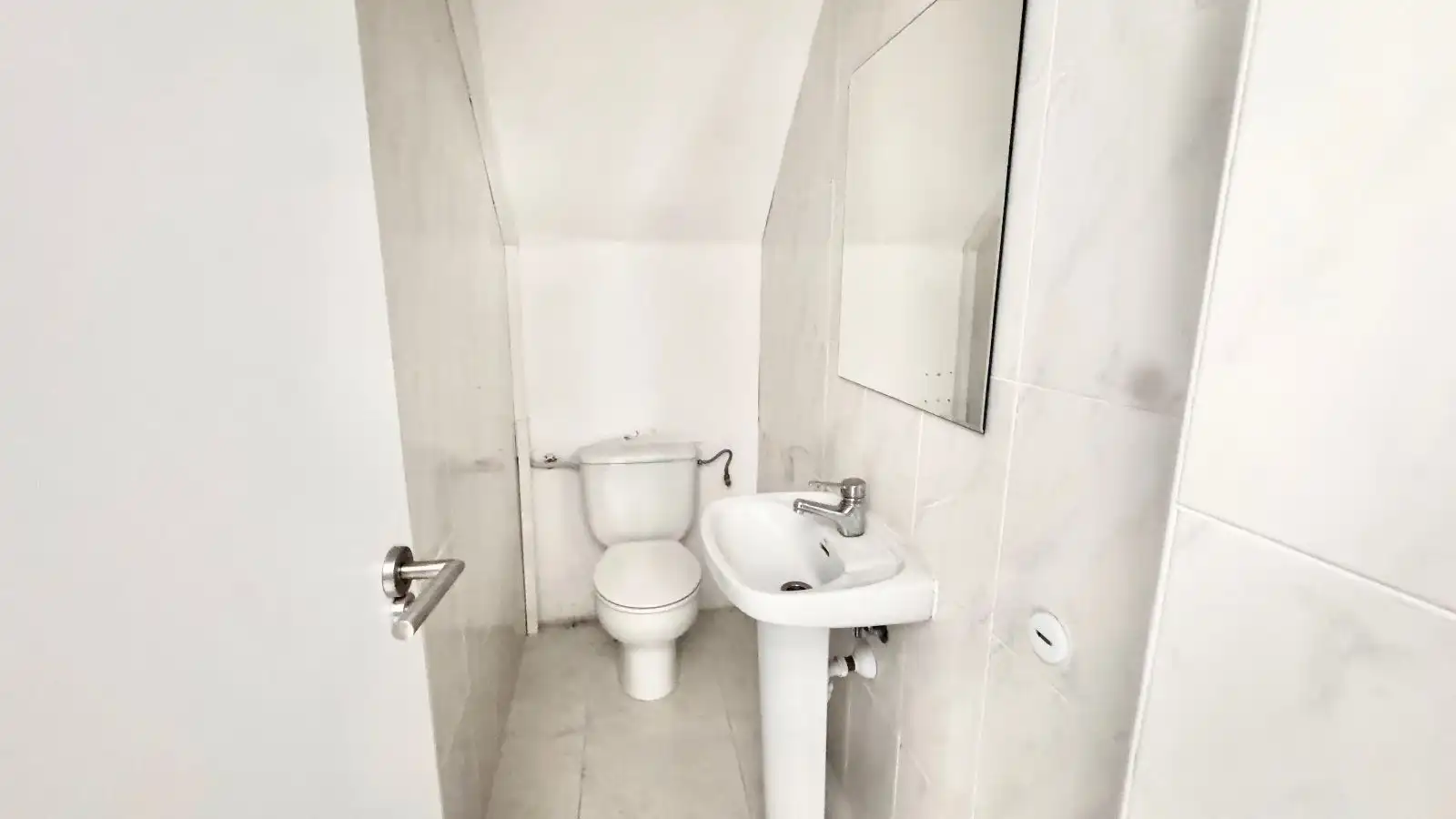 Bathroom of Commercial properties for sale in  Palma de Mallorca  with Air Conditioner, Terrace and Internet
