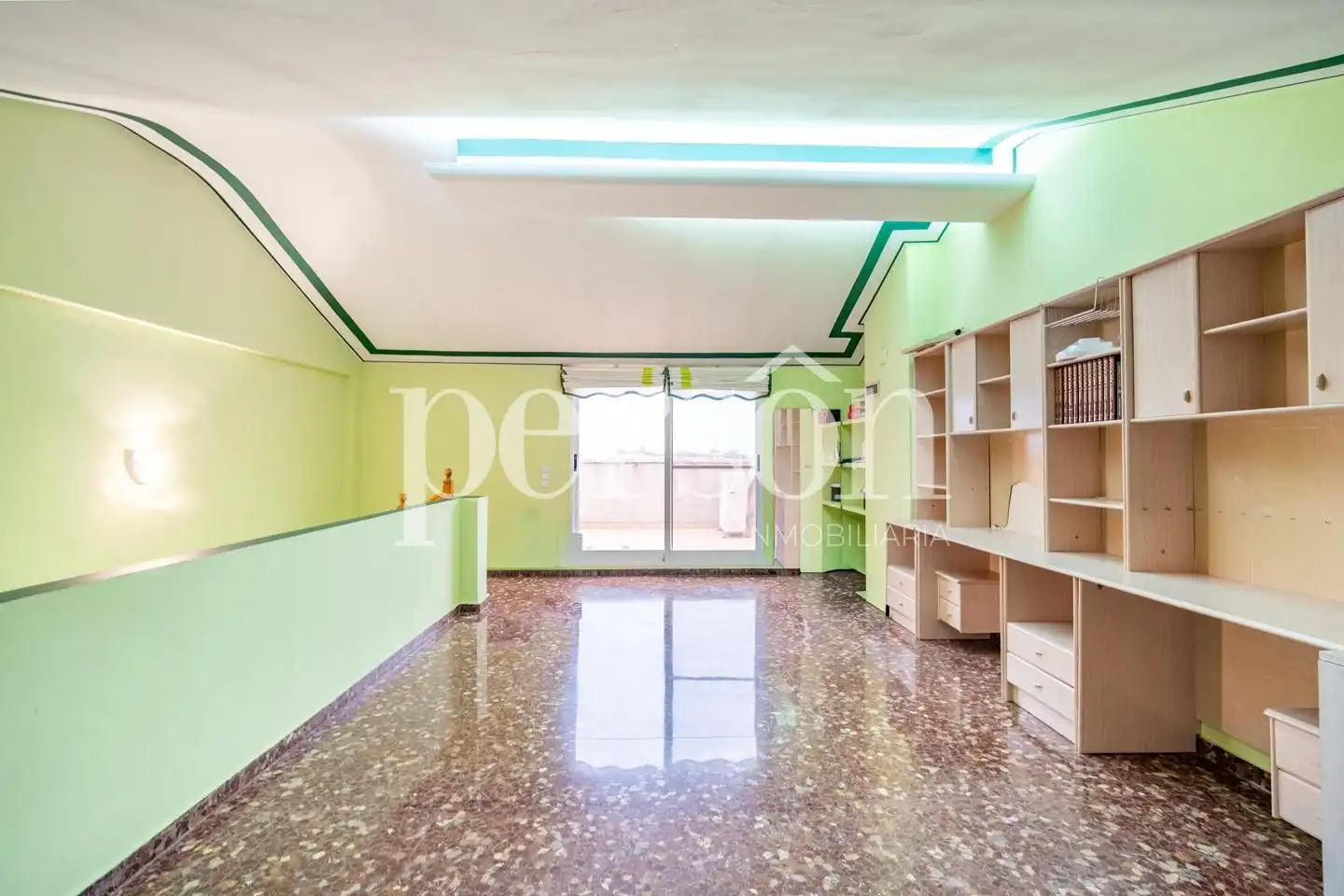 Sala d'estar de Casa o xalet en venda en Valencia amb Aire condicionat, Terrassa i Traster